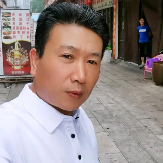 元宝羊汤锅总医院对面美食城停车场旁边