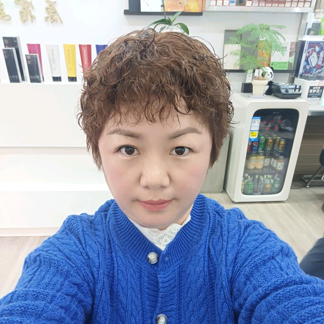 宿松房产周绚丽