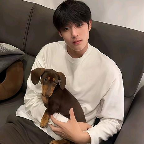 手持白玫瑰👨🏻