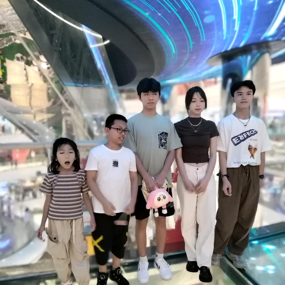 相亲相爱的一家人