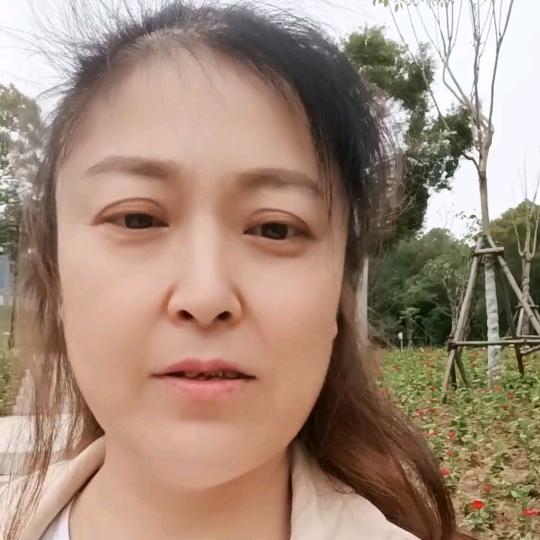 临汾宏陶瓷砖小龙女