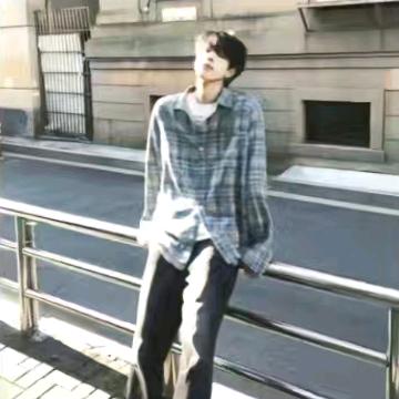 喜欢吃柠檬的小林