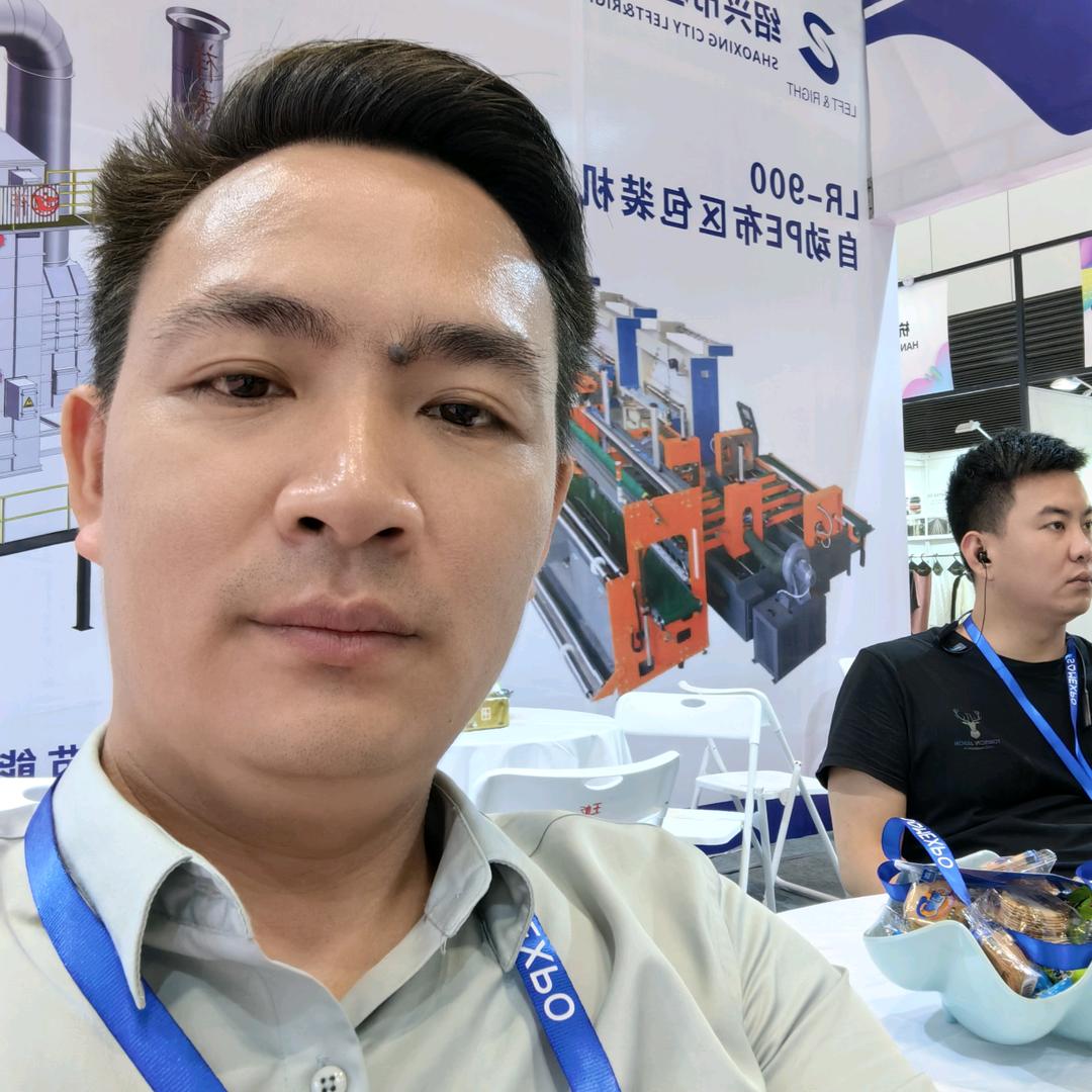 汤氏   < 左右   >