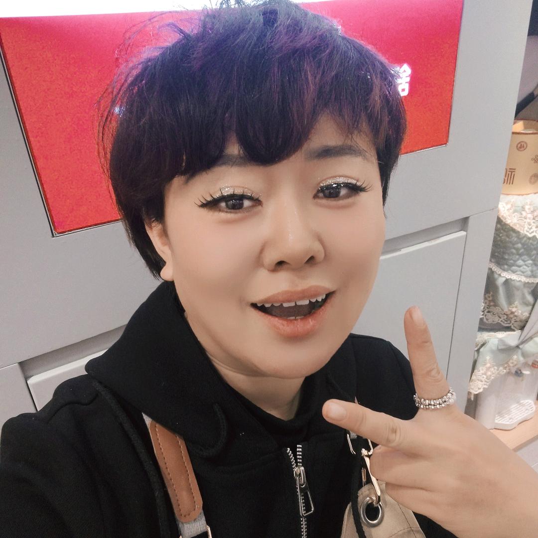 彩奇诗(古丽聊穿搭）