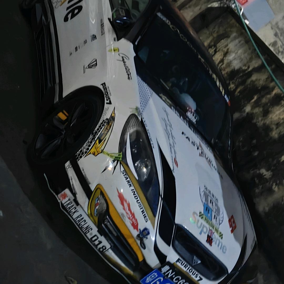 赚钱开上帕拉梅拉