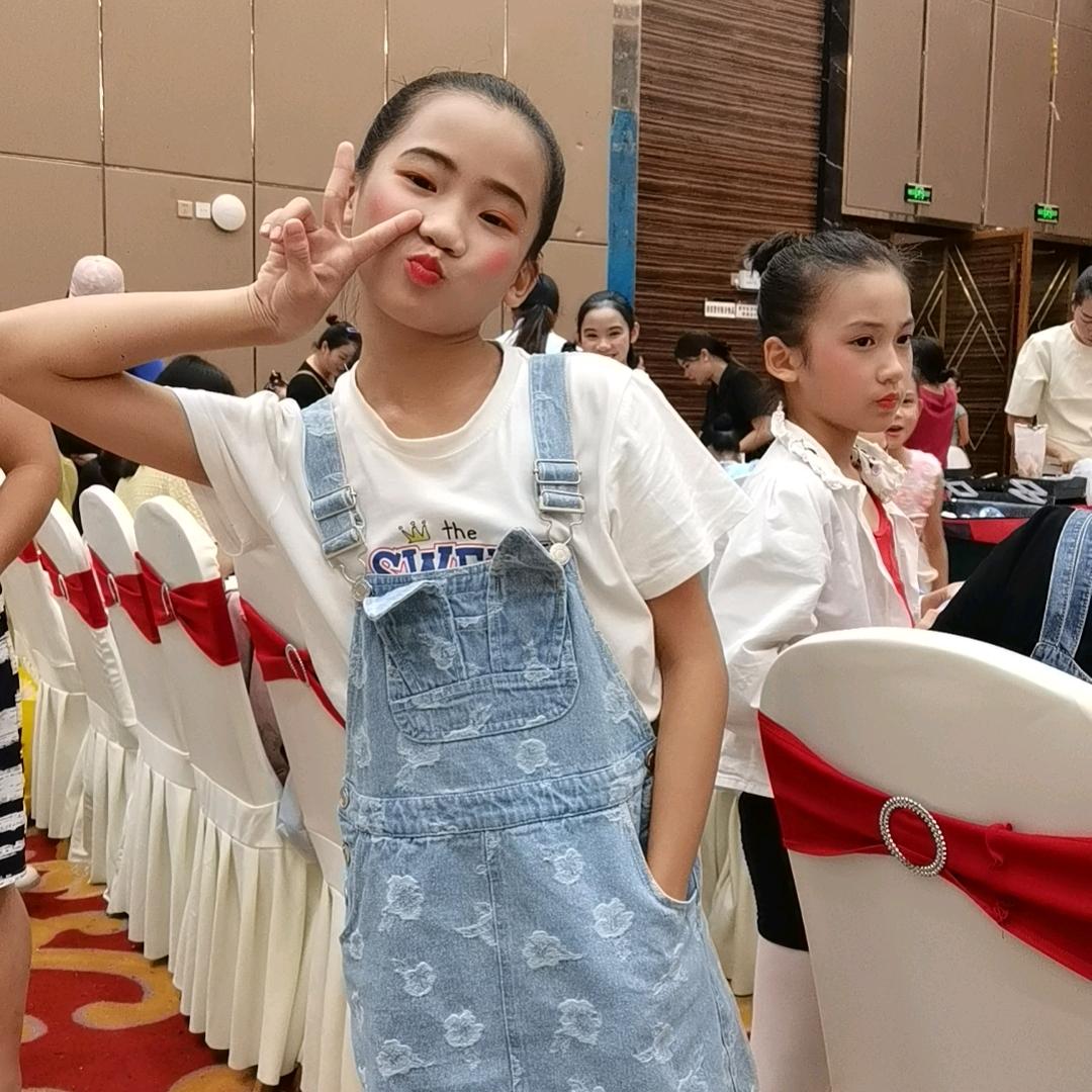 萱萱同学吖