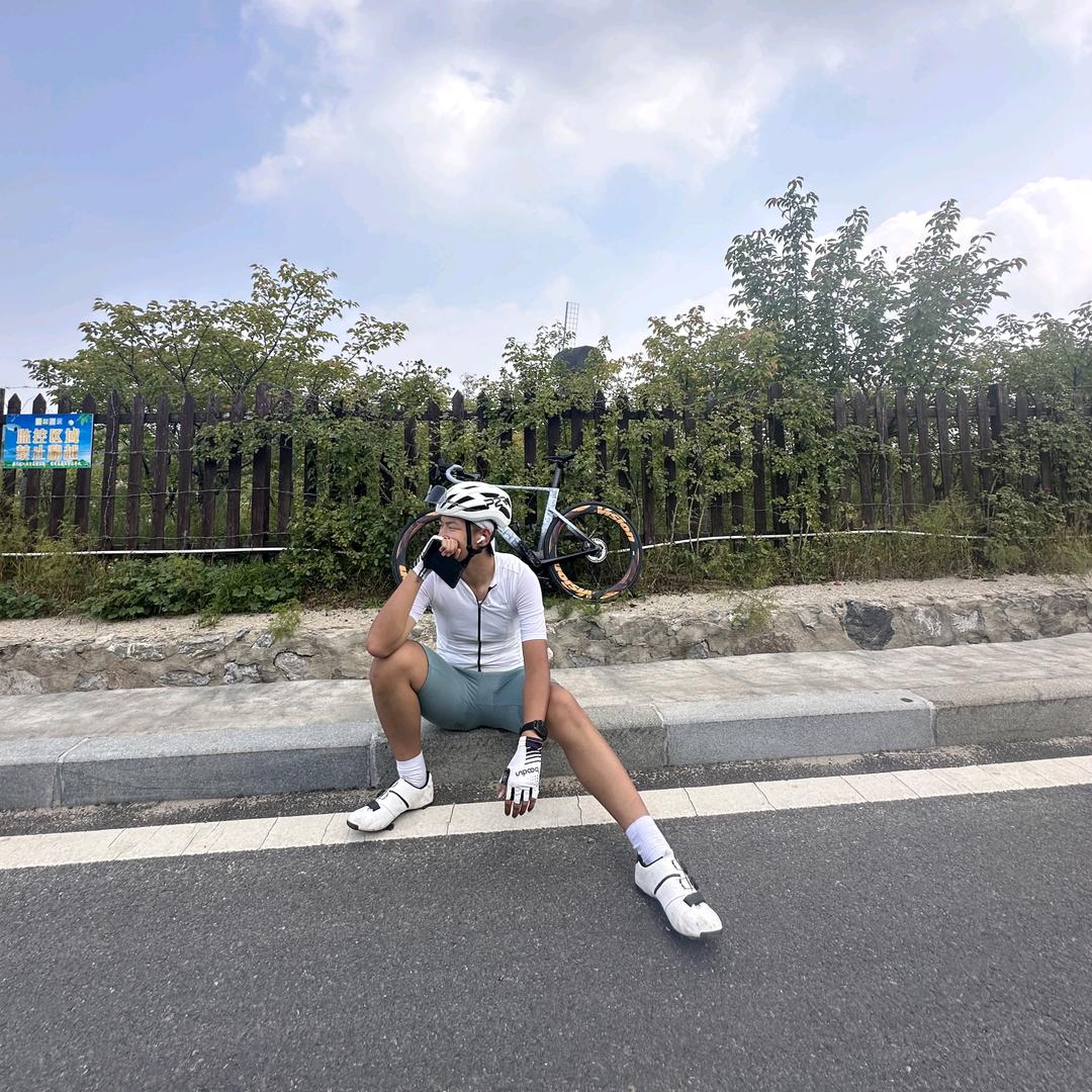 不会骑车的浩（菜腿一枚）