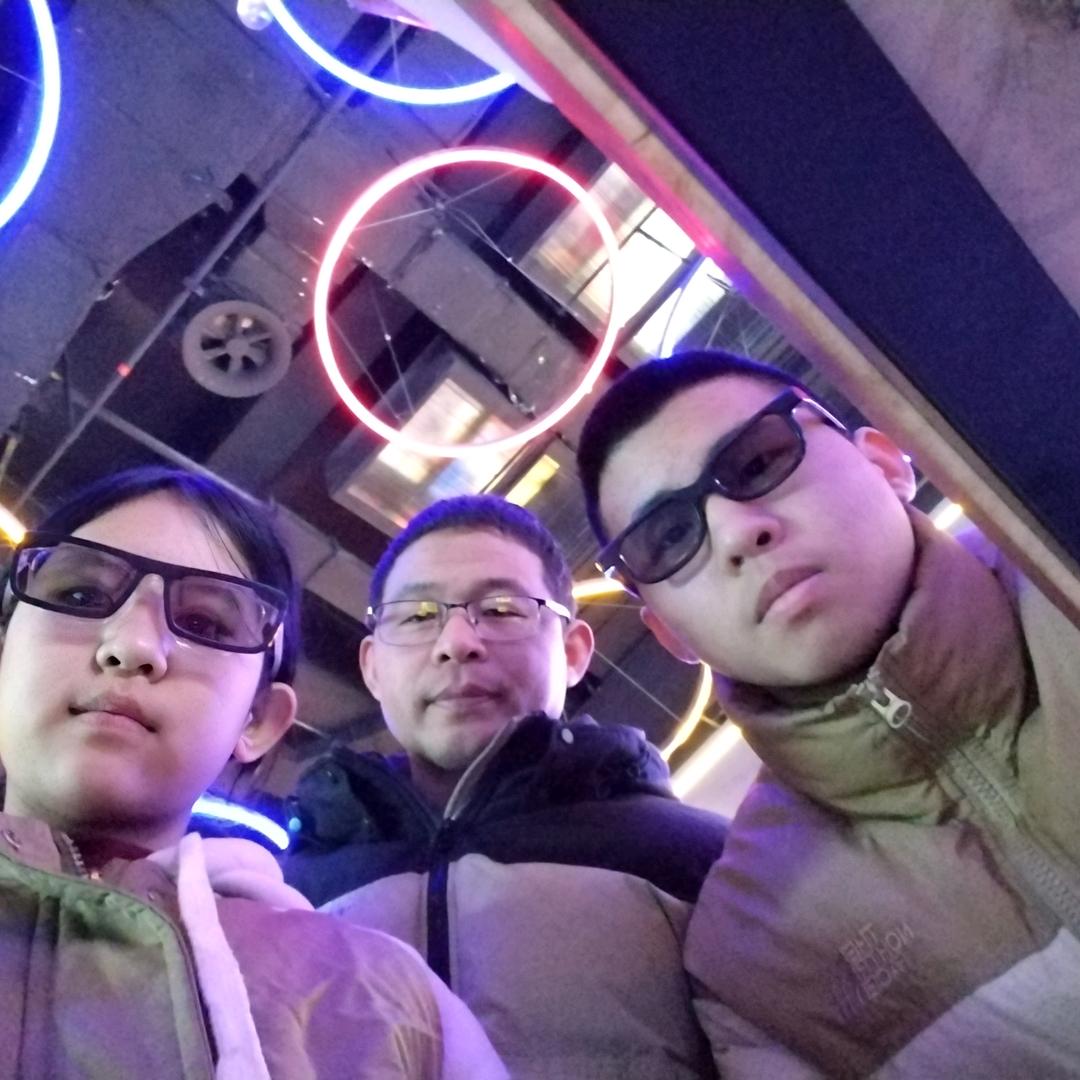 鑫哥:开播号在主页！