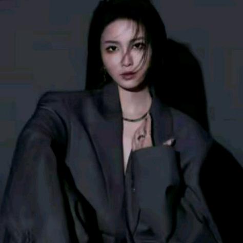 溶溶RONGRONG 私服穿搭