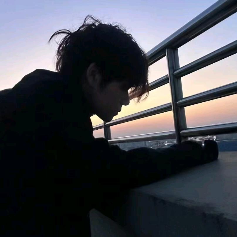 纭