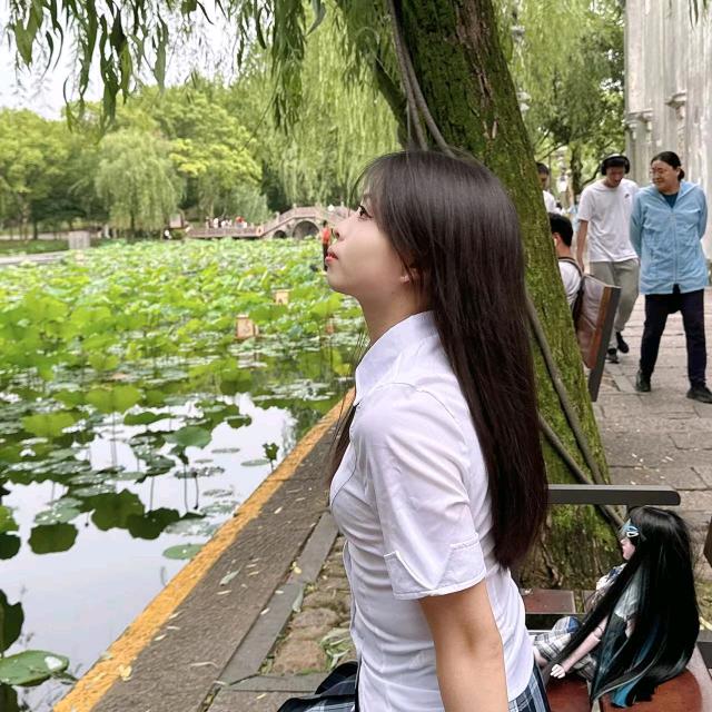 爱化妆的佳佳💄💄💋💋💋