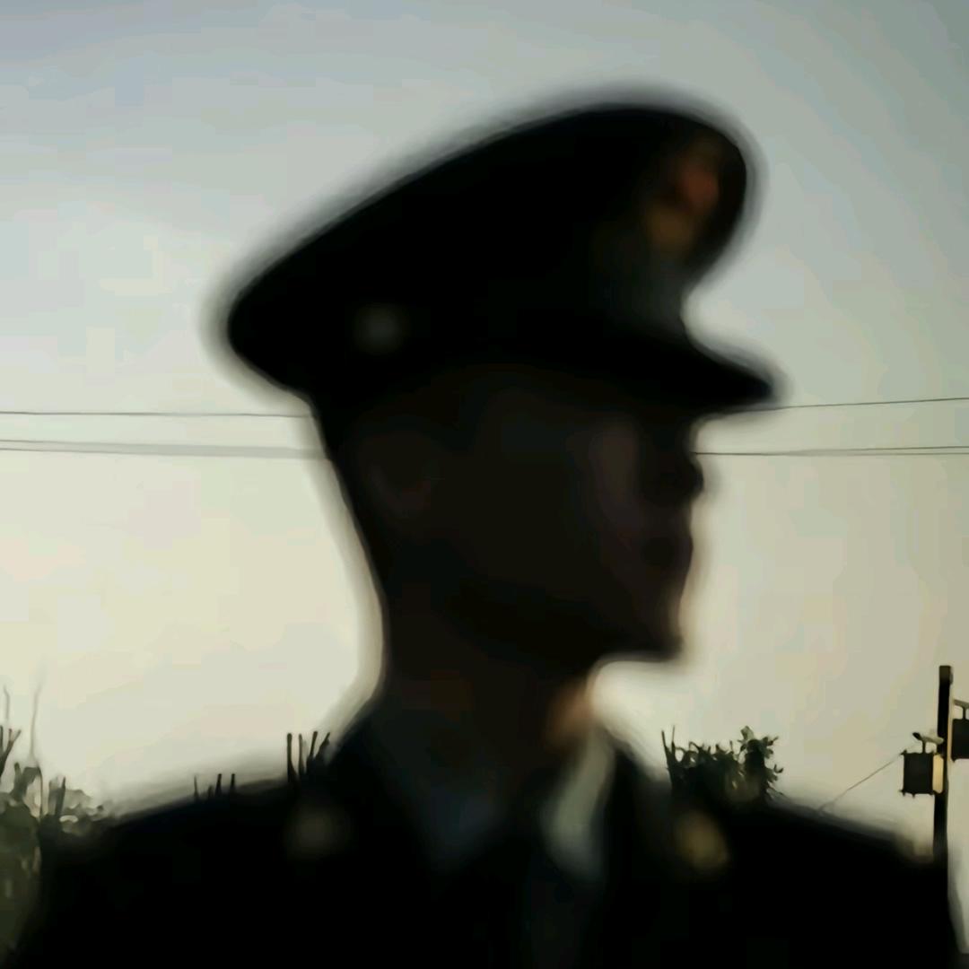 徐某从不扎下摆