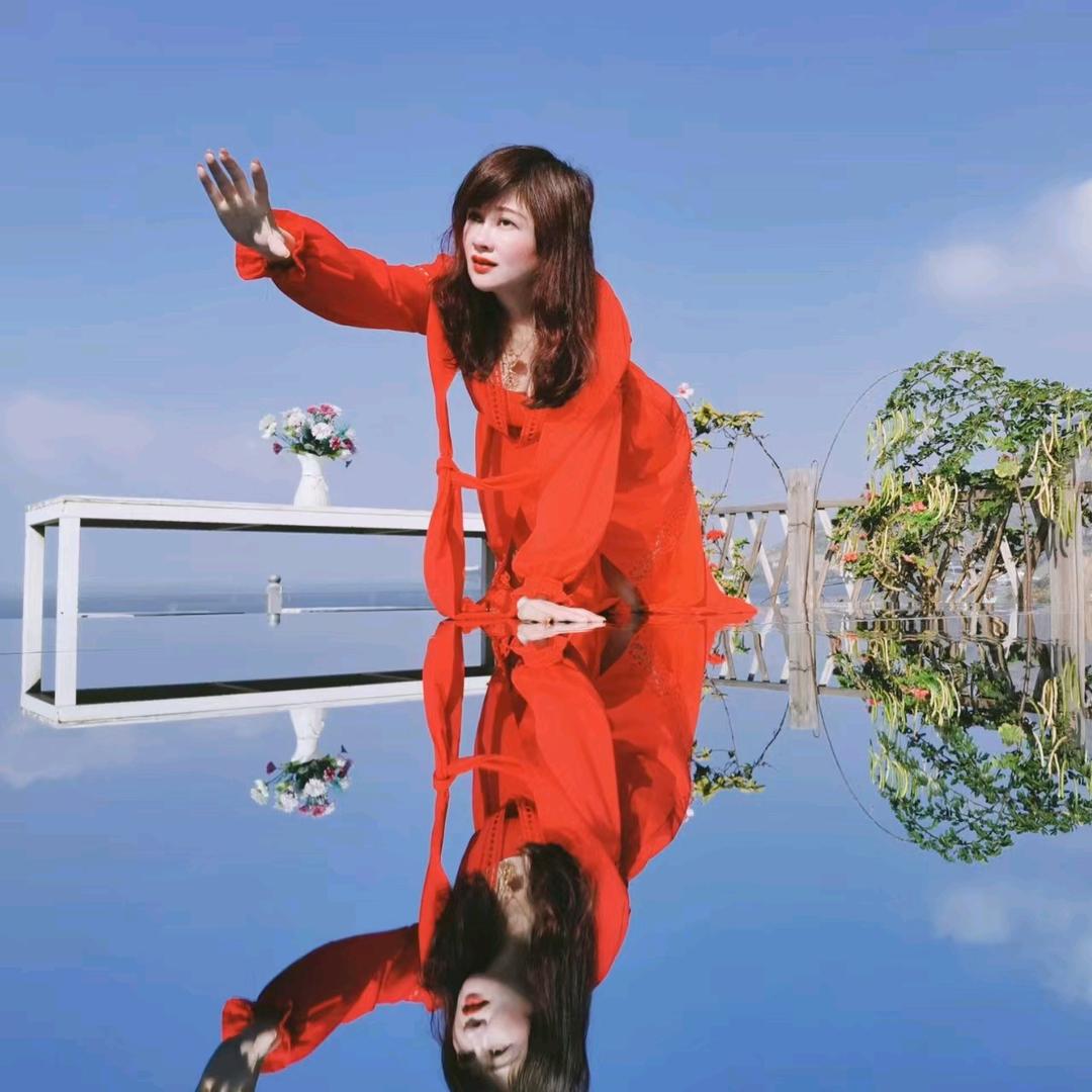 Connie雪勤