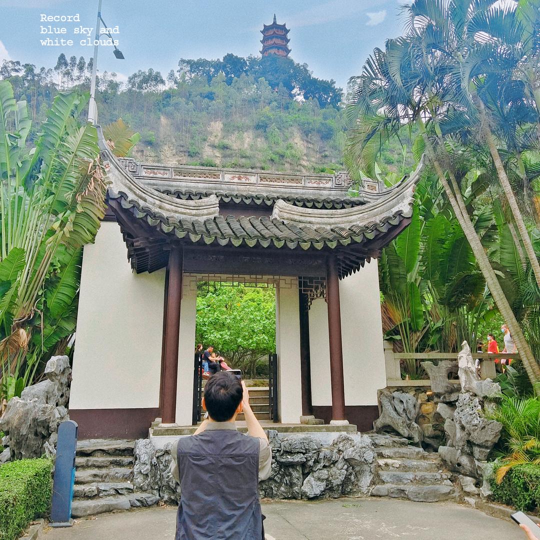 爱心爆棚的李副官