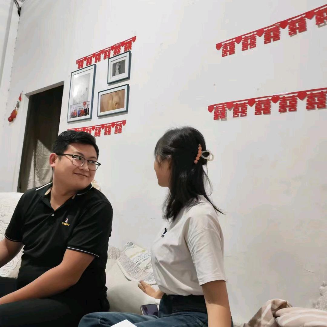 π小姐的官方监护人之一