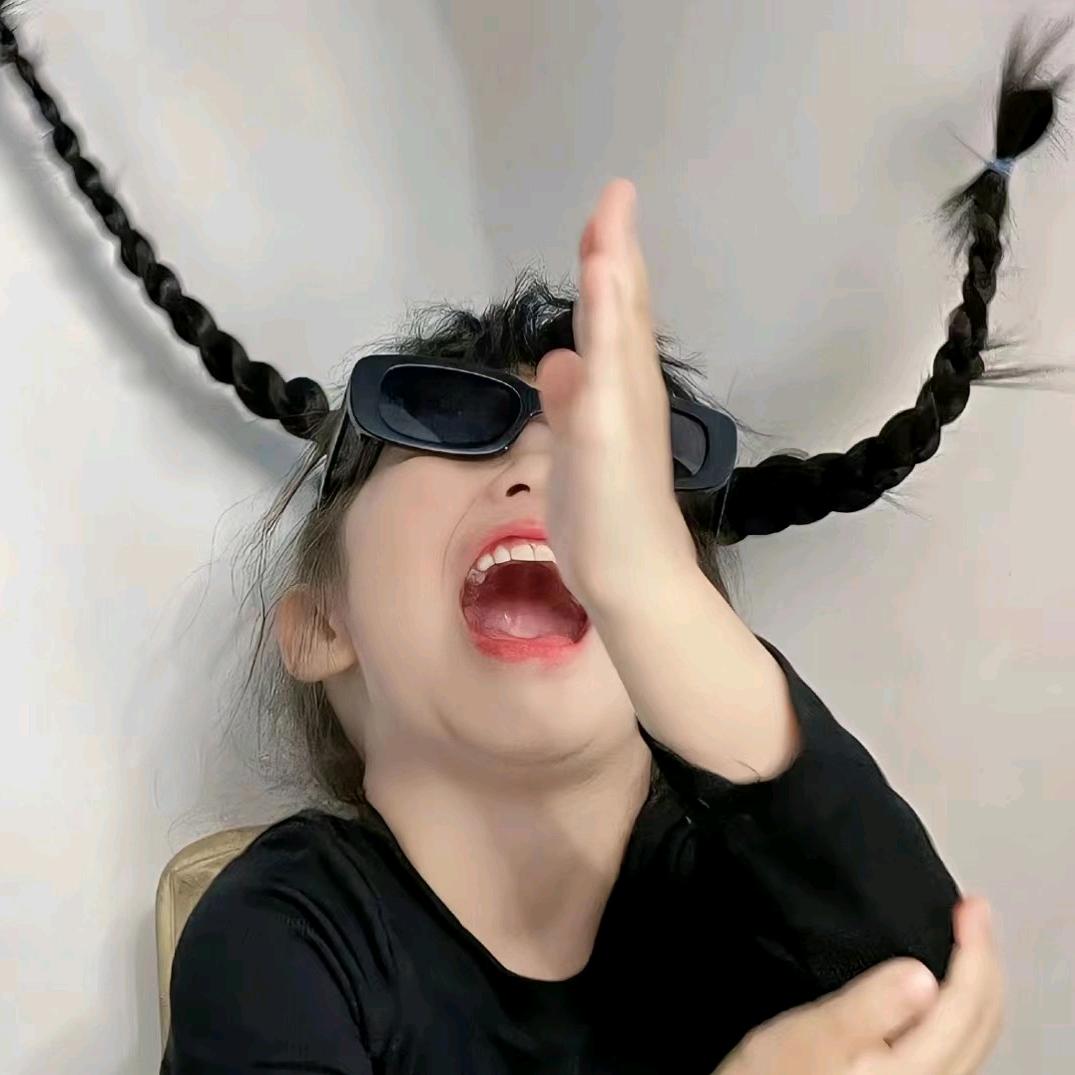 ，