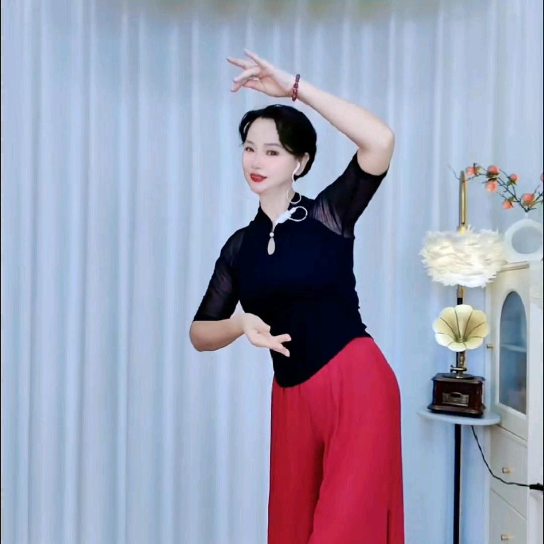 叶子形体舞蹈