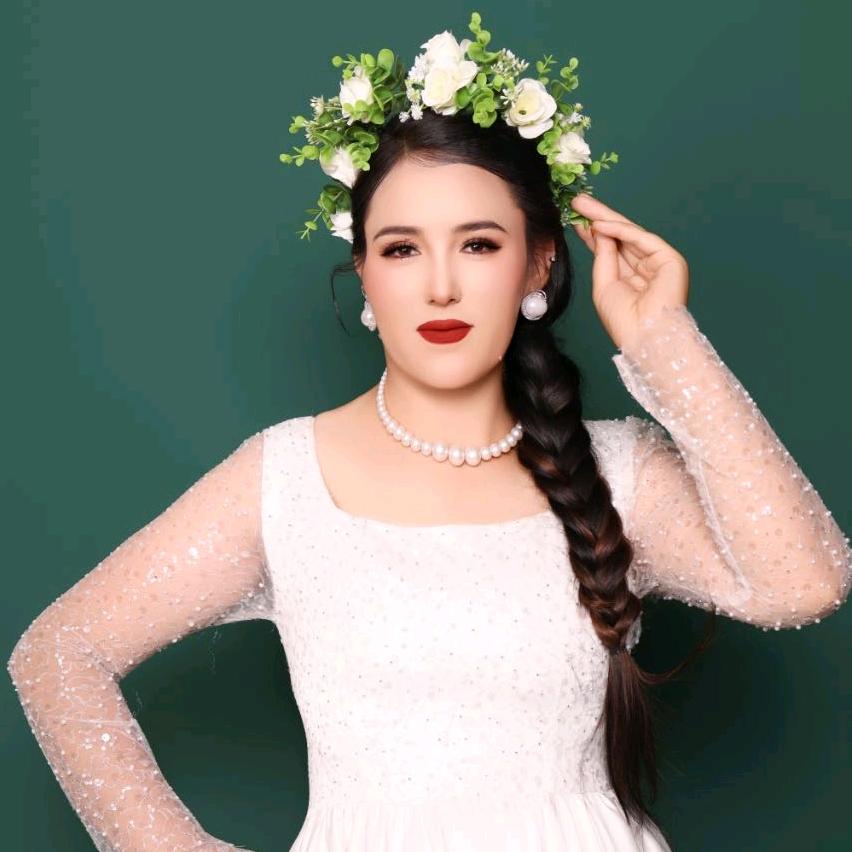 farnaz 创始人