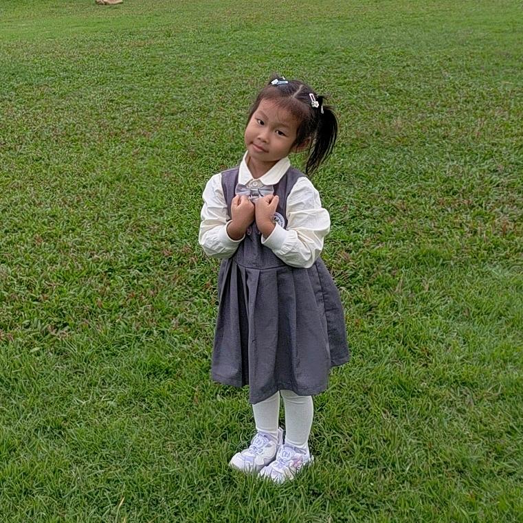 小妮子gg（冲一千粉）