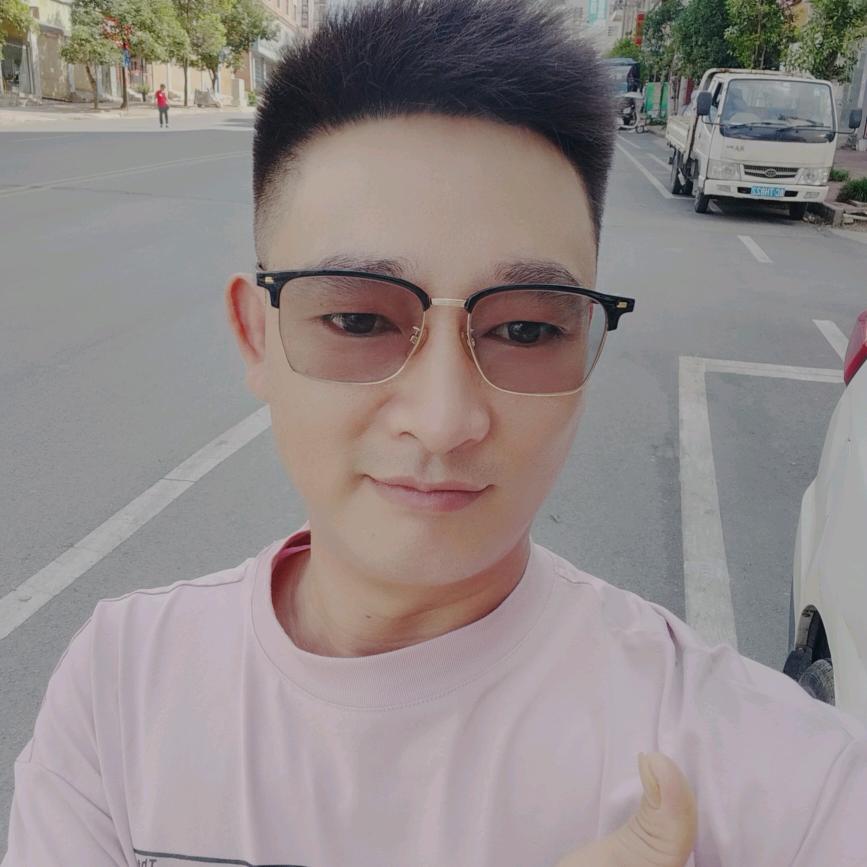 小张在遵义做豆花牛肉，鸭脚板火锅