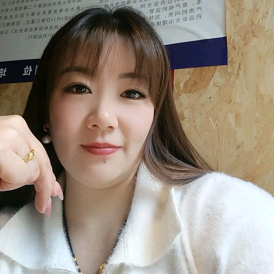 一朵白色的☁️
