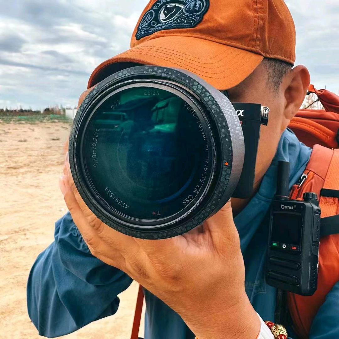 二宏在拍车@抖音