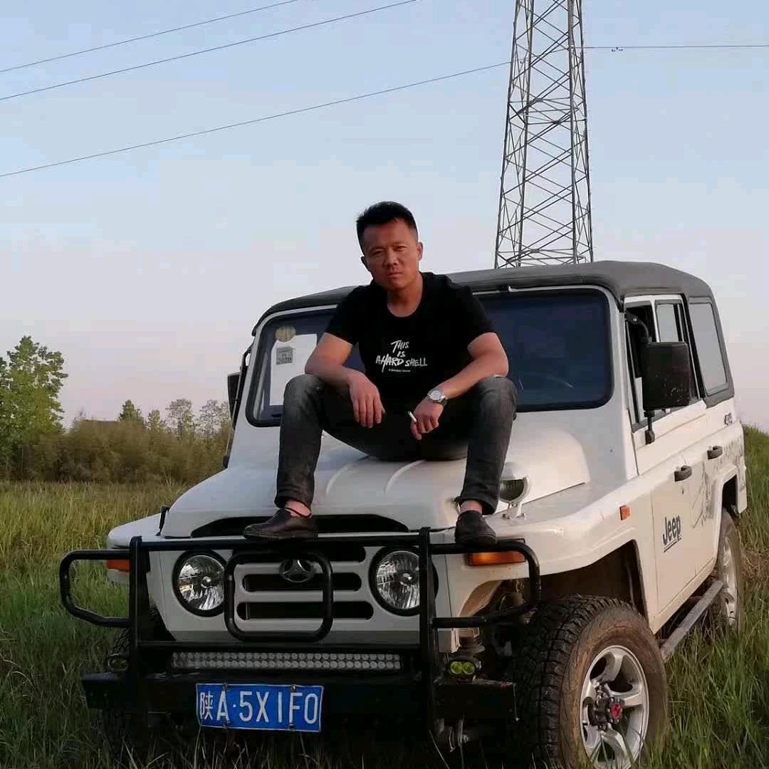 李亮