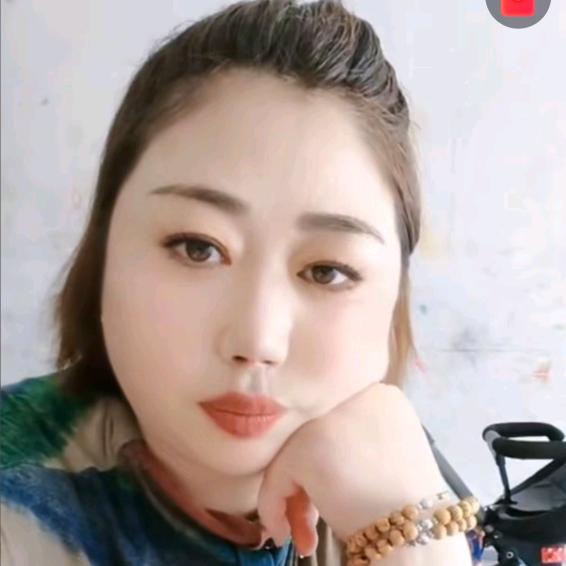 幸福快乐三个孙子的奶奶