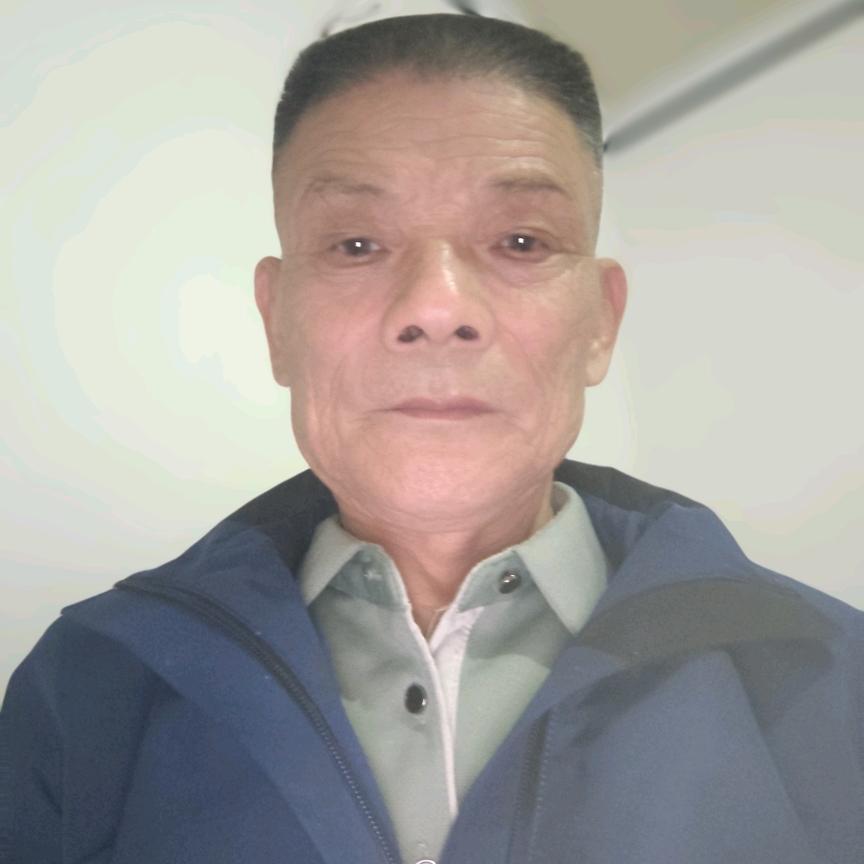 农村老人爱乐器