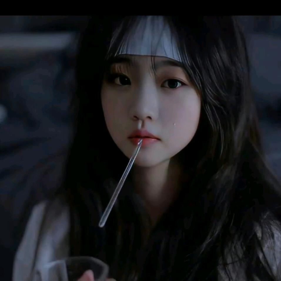 长了一脸美人痣