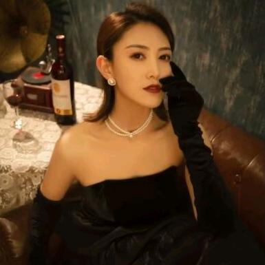 罗素𝒔𝒉𝒊𝒏𝒆