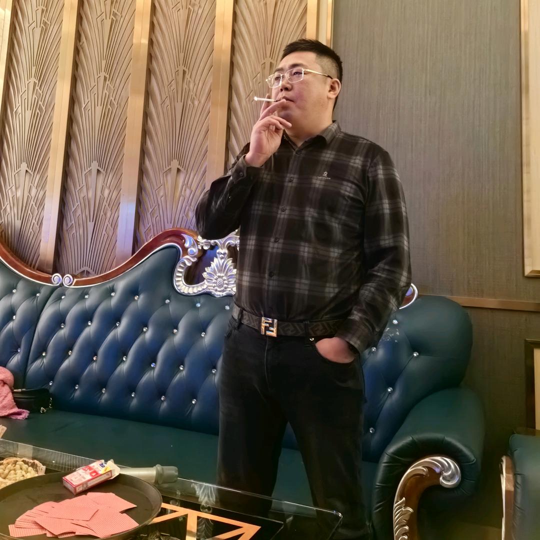 范 Y LU
