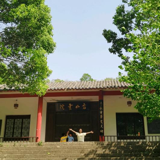 珠宝柜姐  张倩