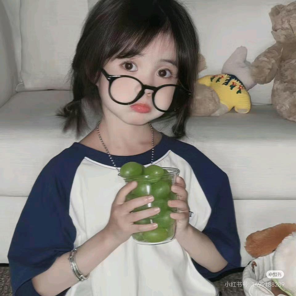 坦然的美女