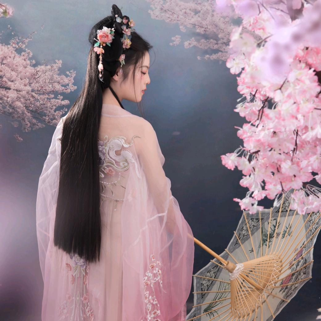 莹莹