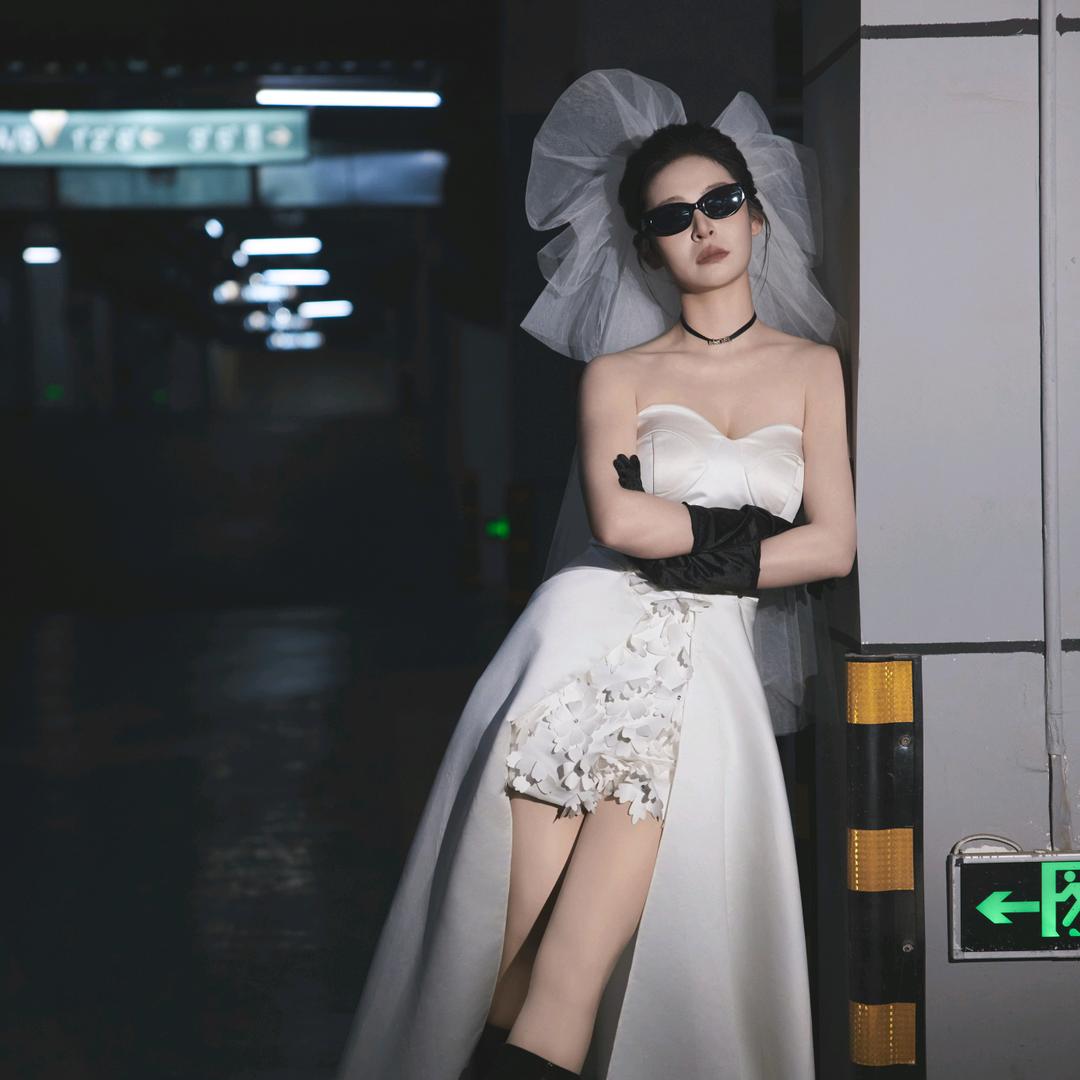 可是她叫小孩呀！