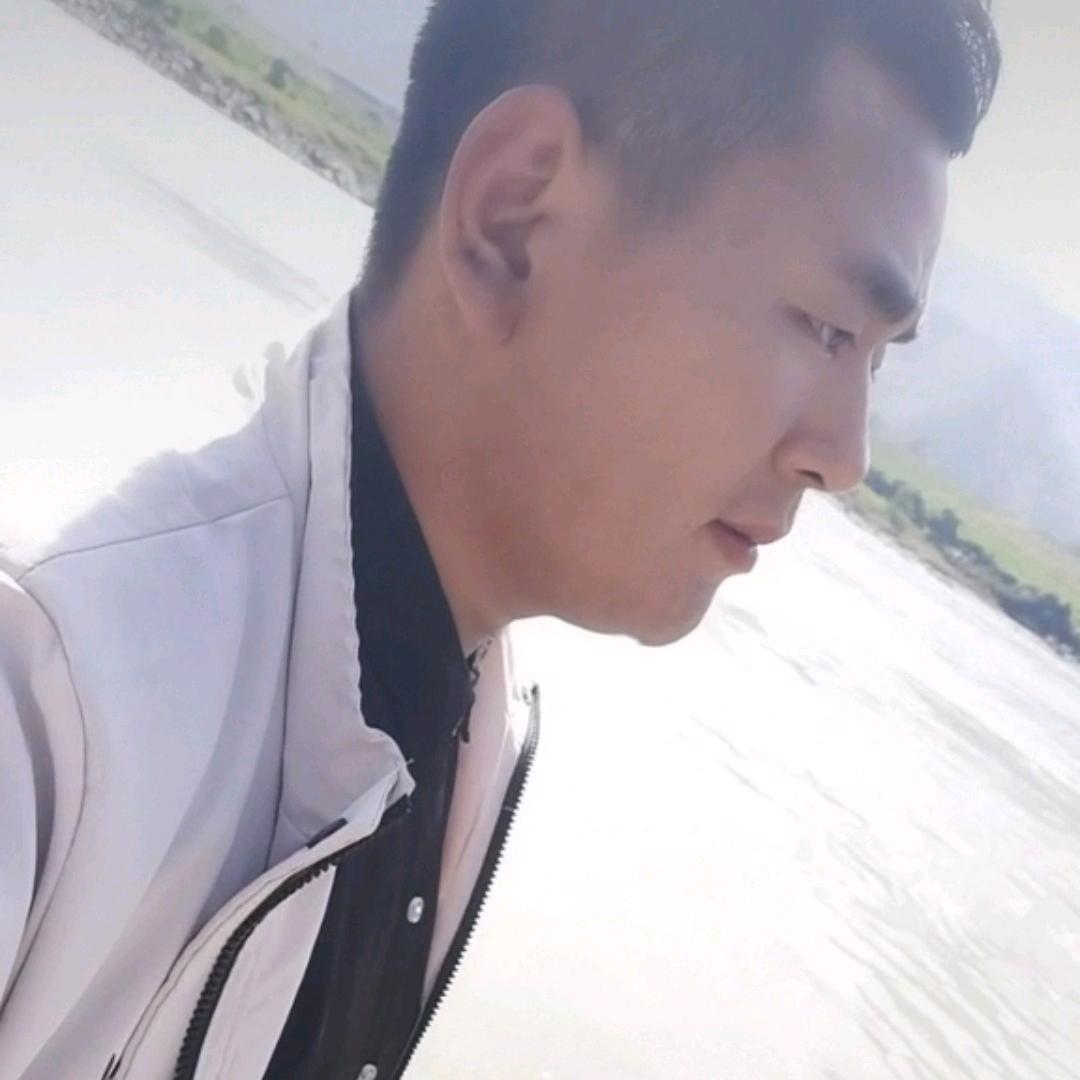 向阳🌻⃟而生