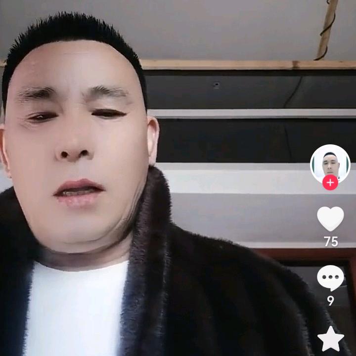 我一家人，不过现在我一个人了