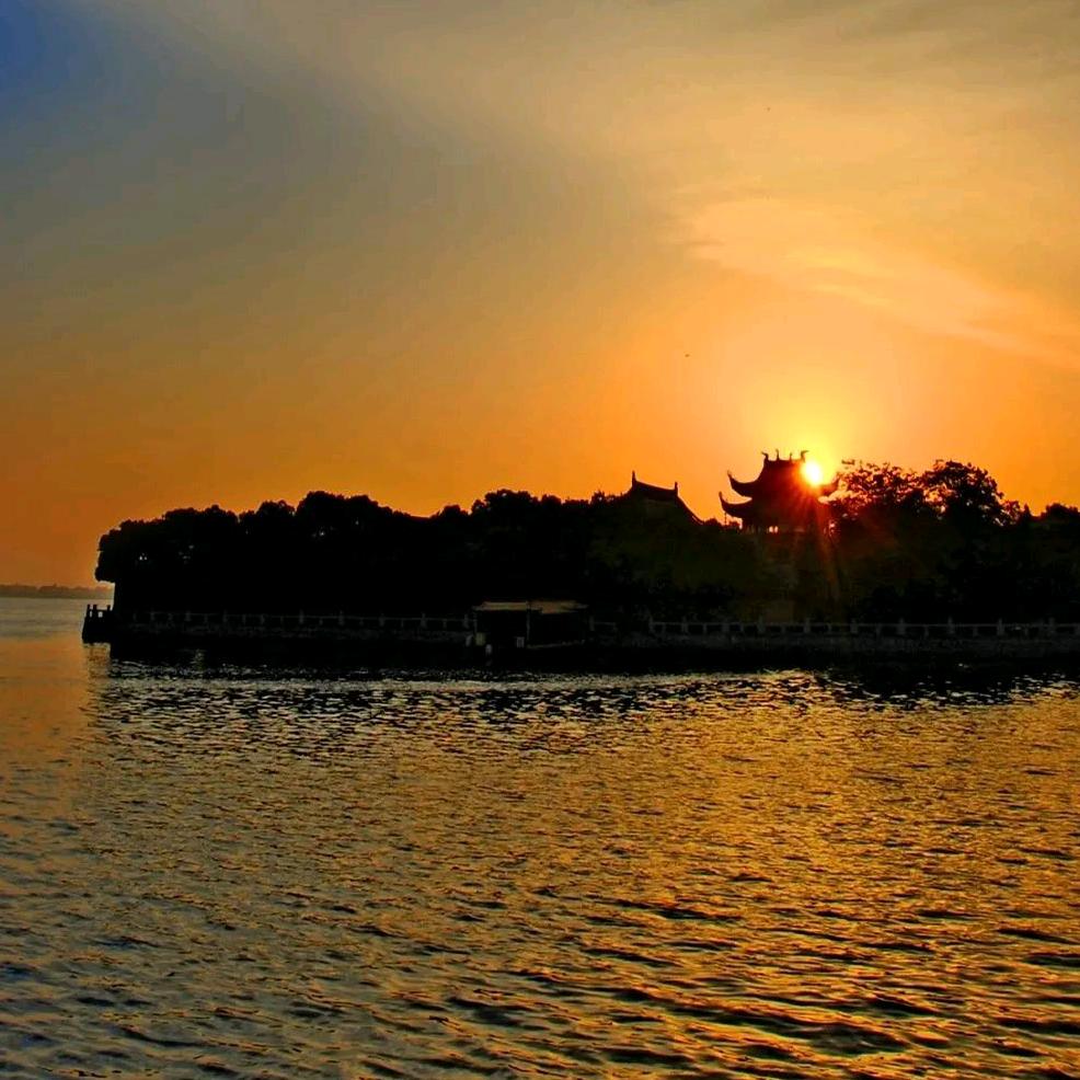 整体地坪施工服务商＆夏 天