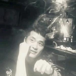 小海哥轻奢女装工厂店