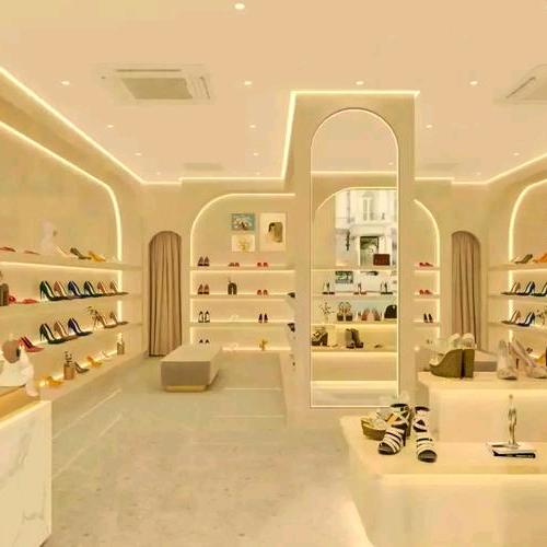 圣聚腾云精品女鞋