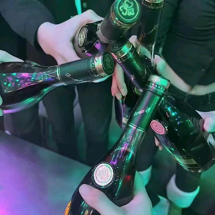 南阳娱乐总监小艾（酒吧商k）