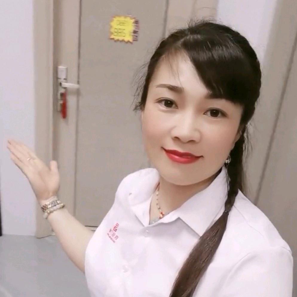 蓝燕.