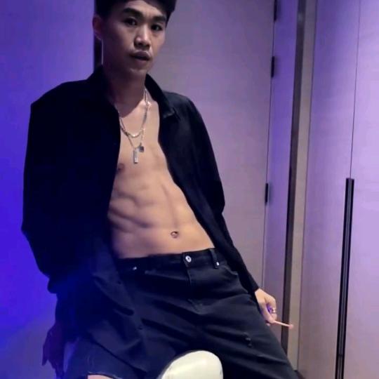 嘿！黑哥