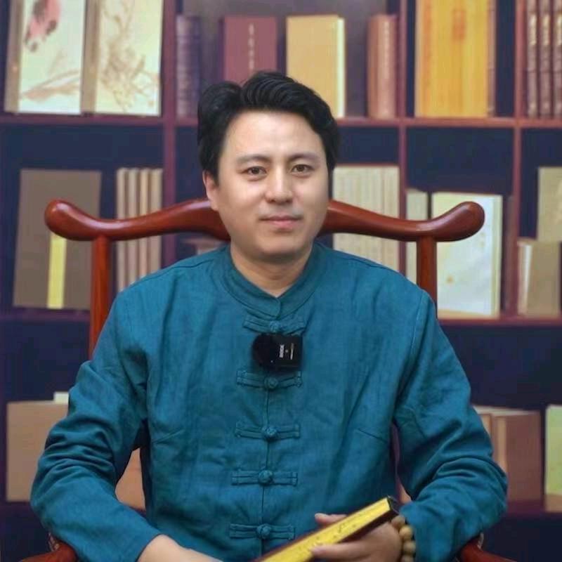 国学小教授何定峰