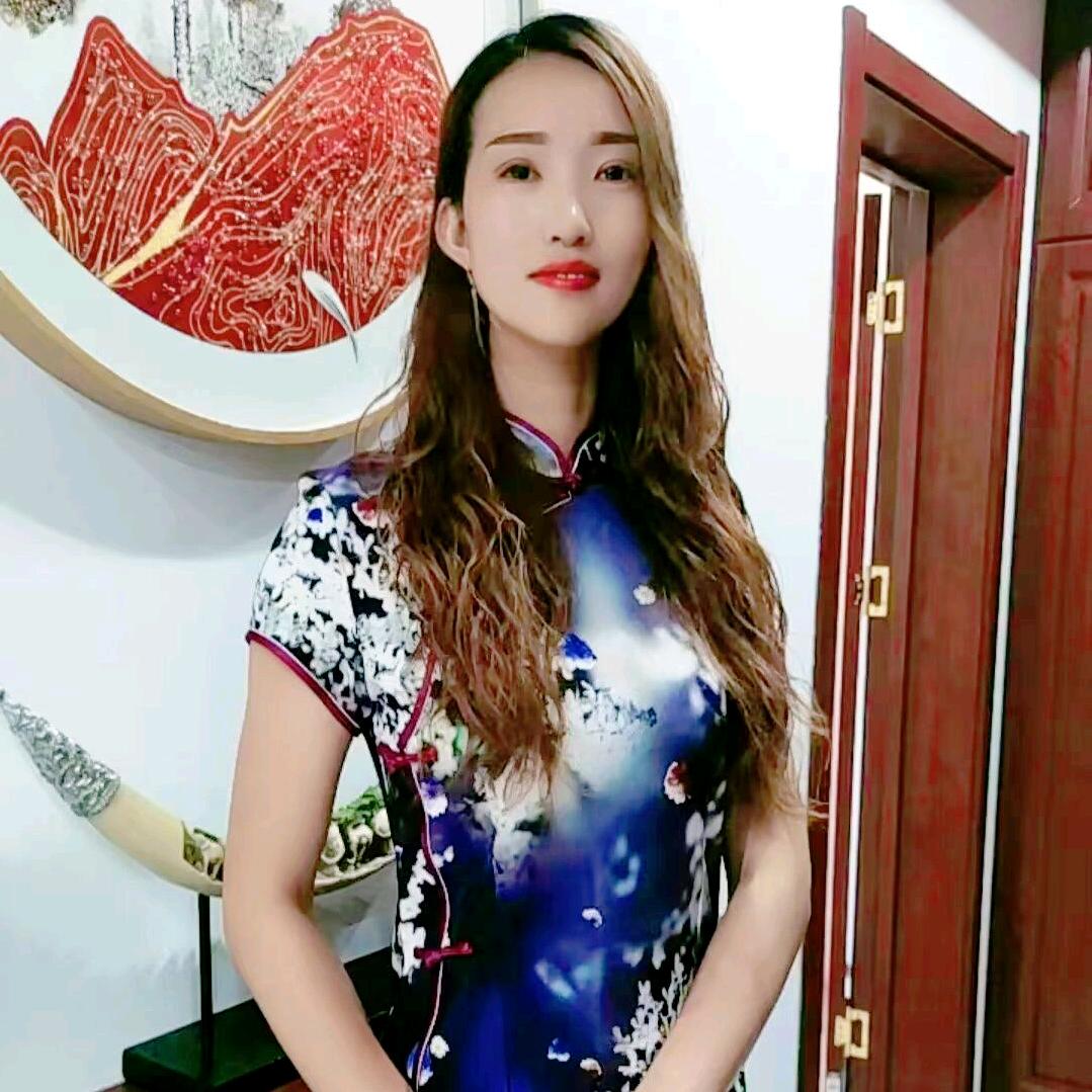 ～娜娜（鸽子鼓舞演艺副团长）