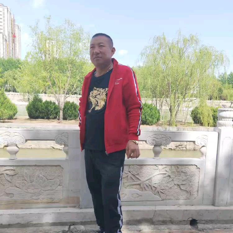 李伟