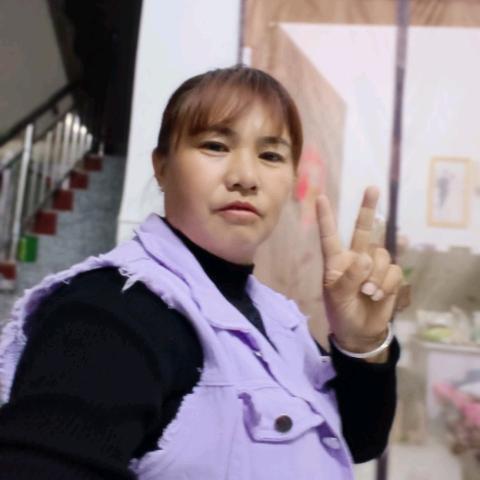蓝天白云。