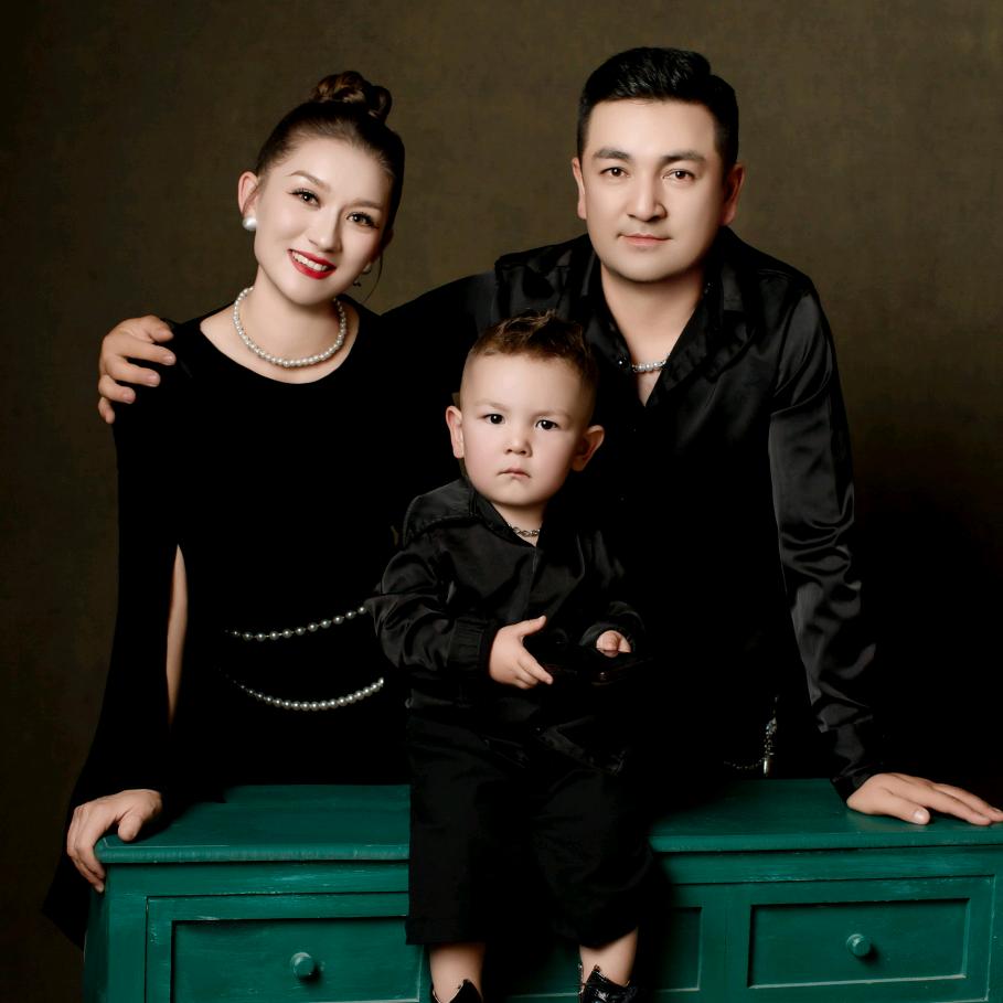 sanam 👨‍👩‍👦