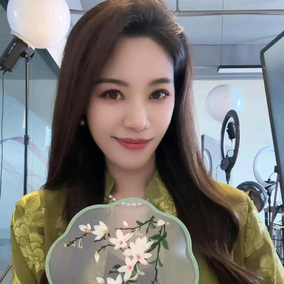 欧蔓依轻奢女装店